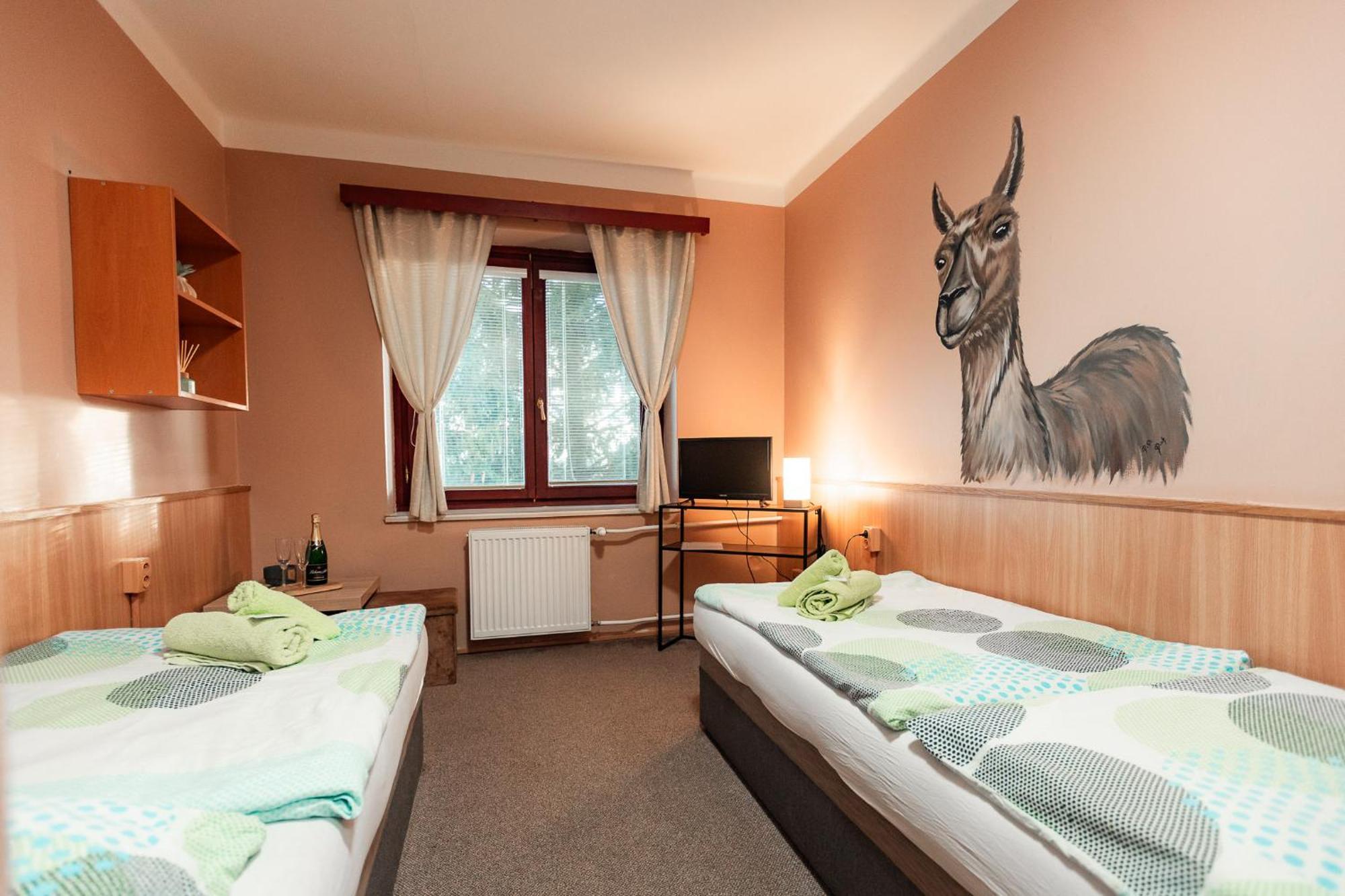 Hotel Rozkos Česká Skalice Esterno foto